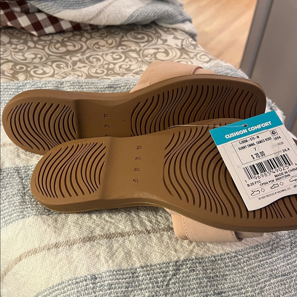 Reef 🪸 Blush Pink Slide Sandals with Oversized Buckle size 7 retail is $70 - Picture 4 of 5
